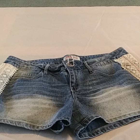 Shorts - Picture 2 of 3